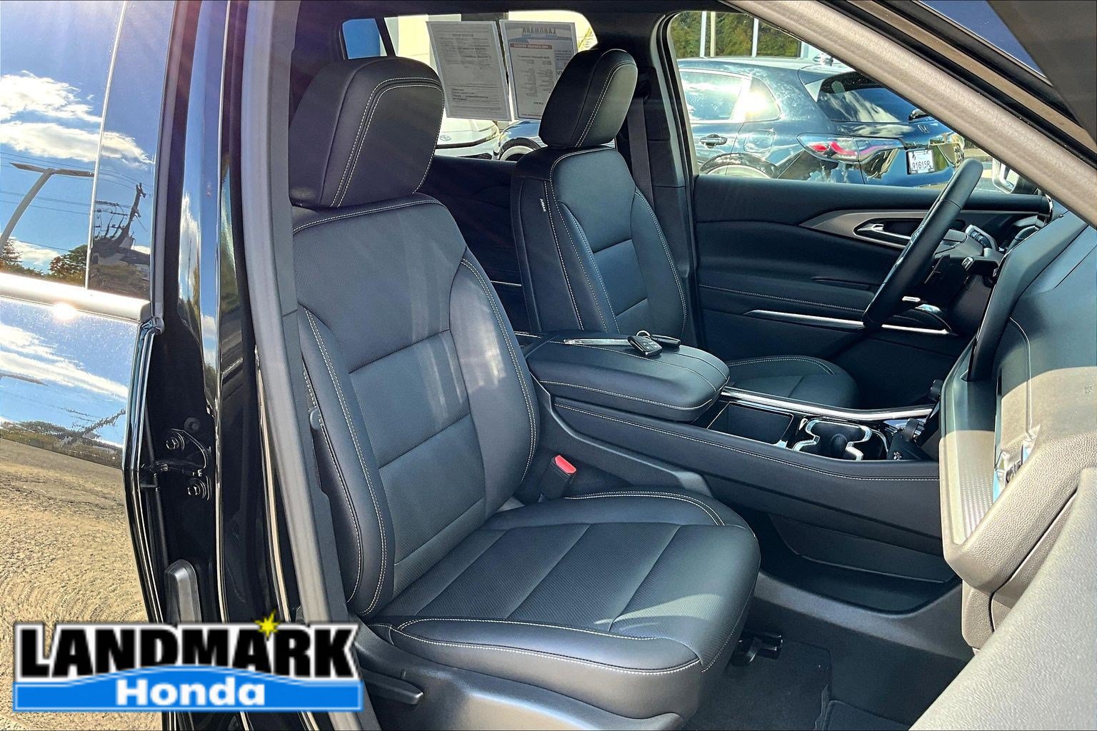 Used 2026 Chevrolet Traverse LT w/ Midnight/Sport Edition FWD image 7