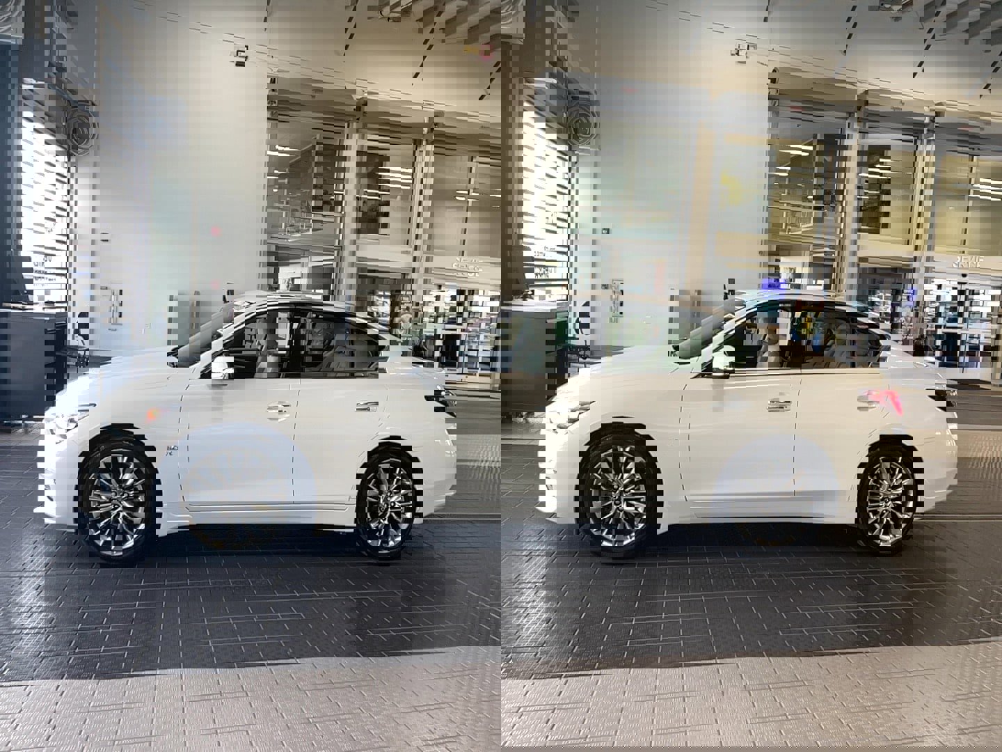 Used 2019 INFINITI Q50 Luxe w/ Essential Package (3.0T Luxe) image 4