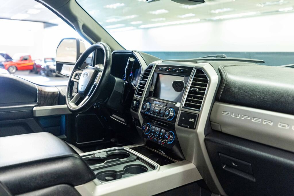 Used 2017 Ford F250 Lariat w/ Lariat Ultimate Package AWD/4WD image 16