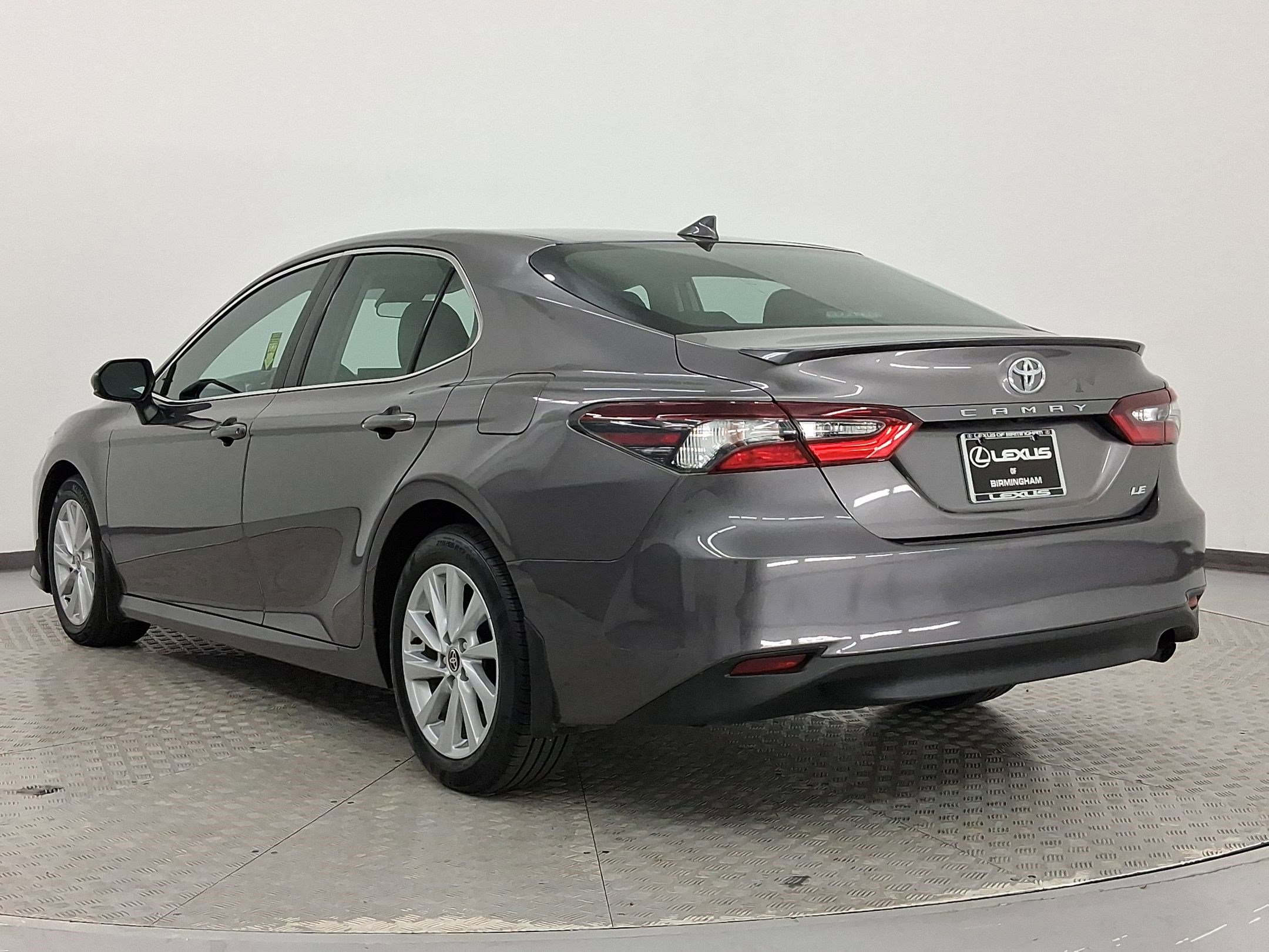 Used 2021 Toyota Camry LE image 3