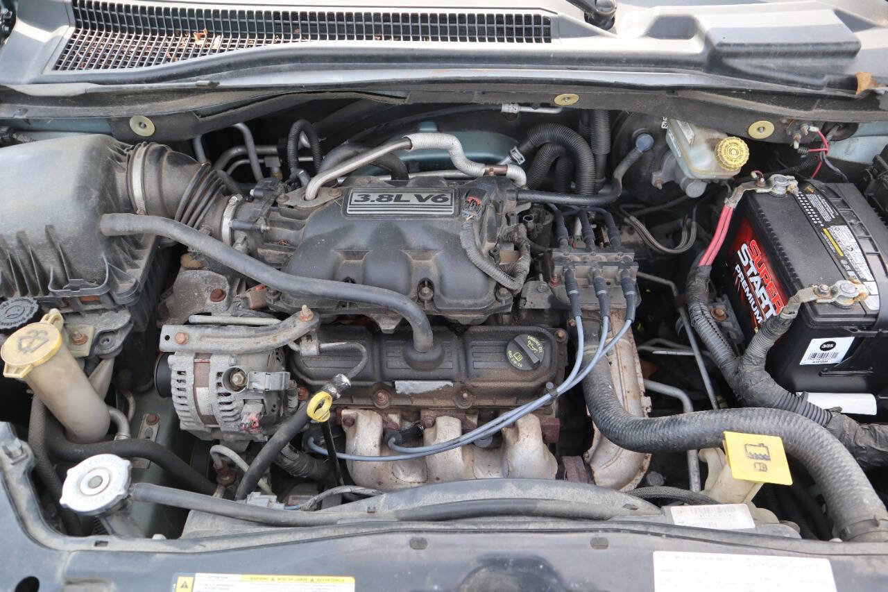 Used 2008 Chrysler Town & Country Touring image 40