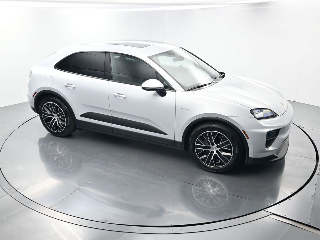 Certified 2025 Porsche Macan Electric image 42