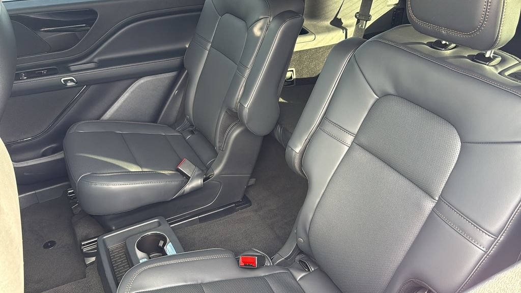 New 2025 Lincoln Aviator AWD w/ Equipment Group 101A image 18