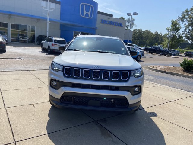 Used 2024 Jeep Compass Latitude AWD/4WD image 3