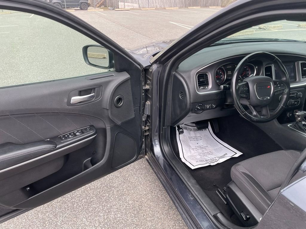 Used 2019 Dodge Charger SXT image 10