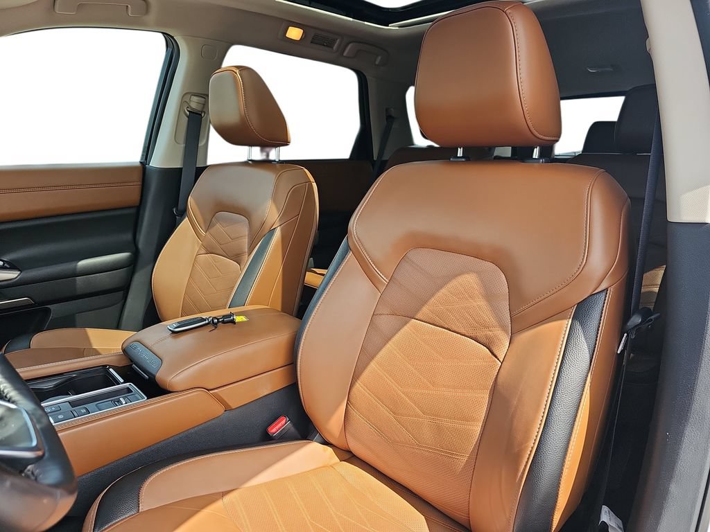 Used 2024 Nissan Pathfinder Platinum FWD image 15
