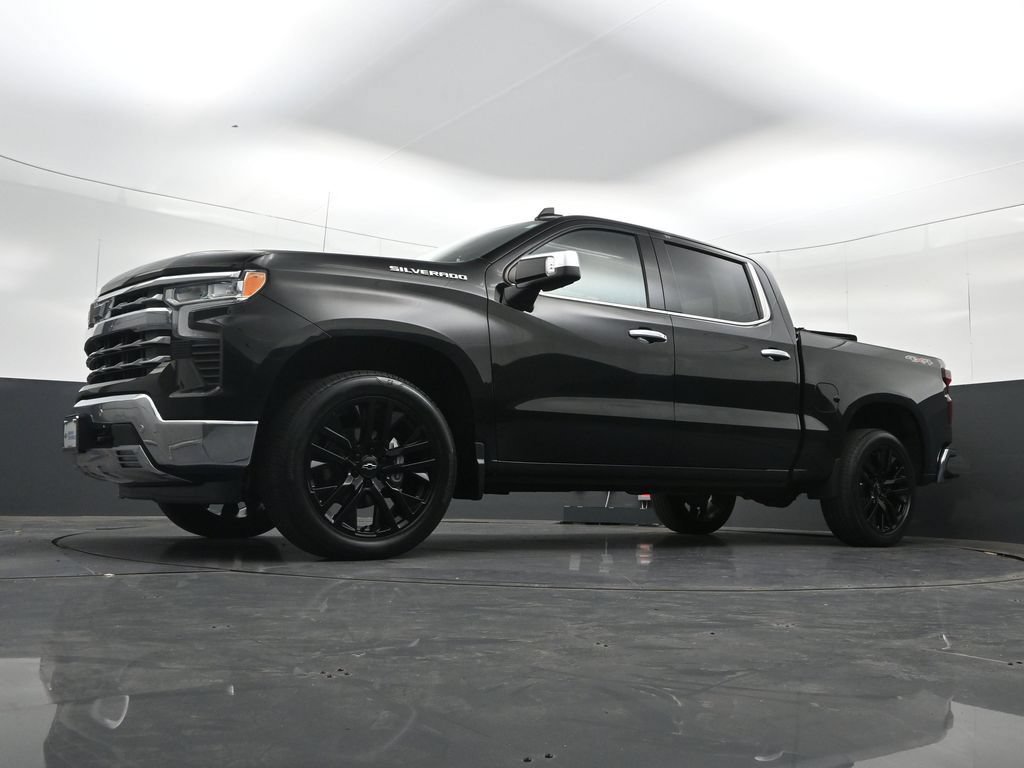 Certified 2022 Chevrolet Silverado 1500 LTZ w/ LTZ Premium Package AWD/4WD image 32