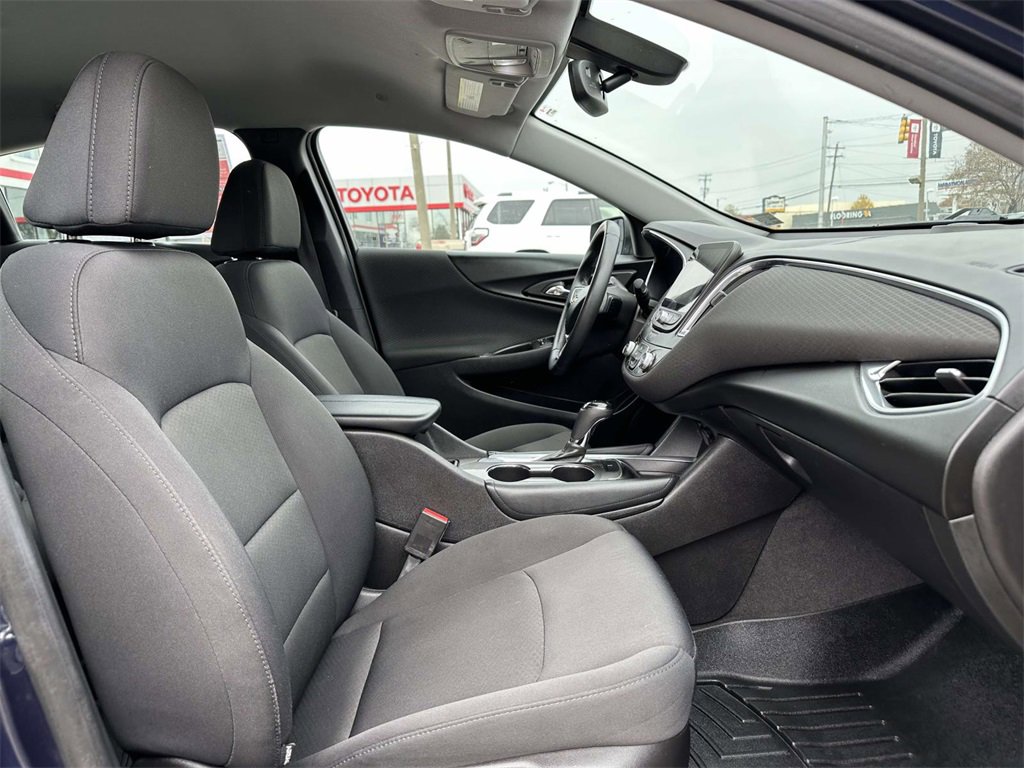 Used 2016 Chevrolet Malibu LT image 14