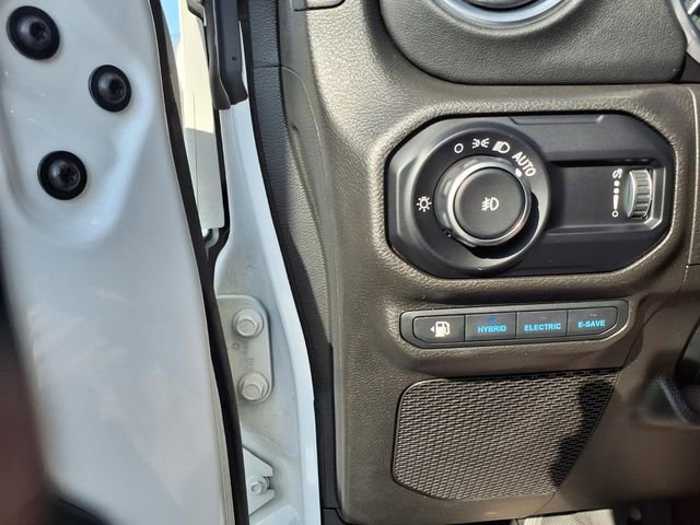 Used 2023 Jeep Wrangler Unlimited Sahara w/ Cold Weather Group AWD/4WD image 18