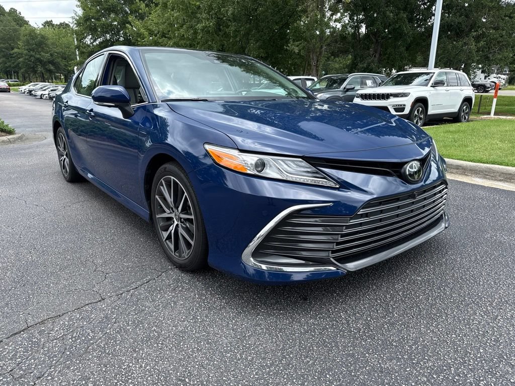 Used 2023 Toyota Camry XLE w/ Navigation Package FWD image 7