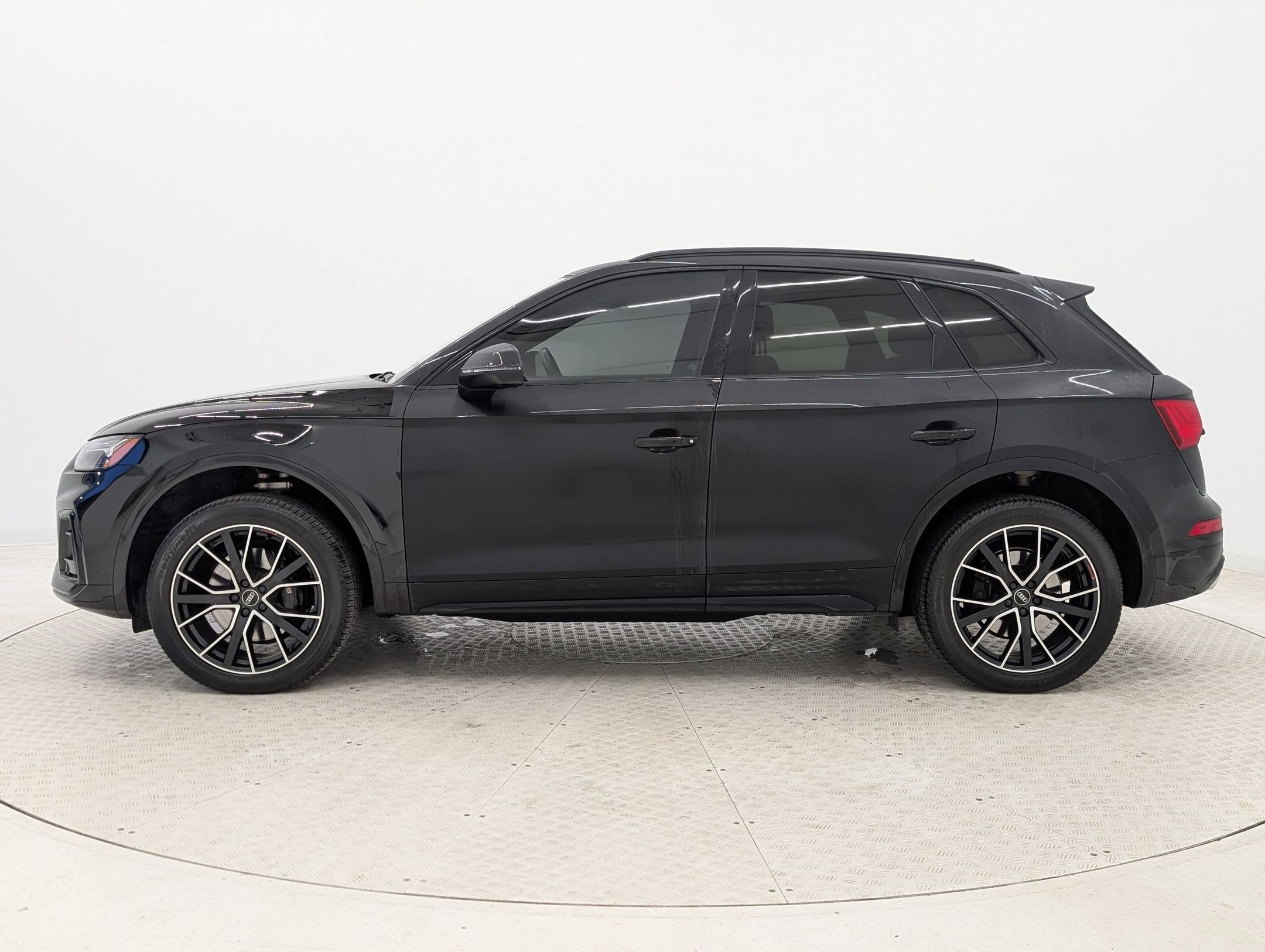 Used 2024 Audi SQ5 Premium Plus w/ Premium Plus Package image 2