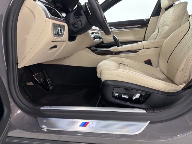 Used 2020 BMW 750i xDrive w/ Executive Package AWD/4WD image 14