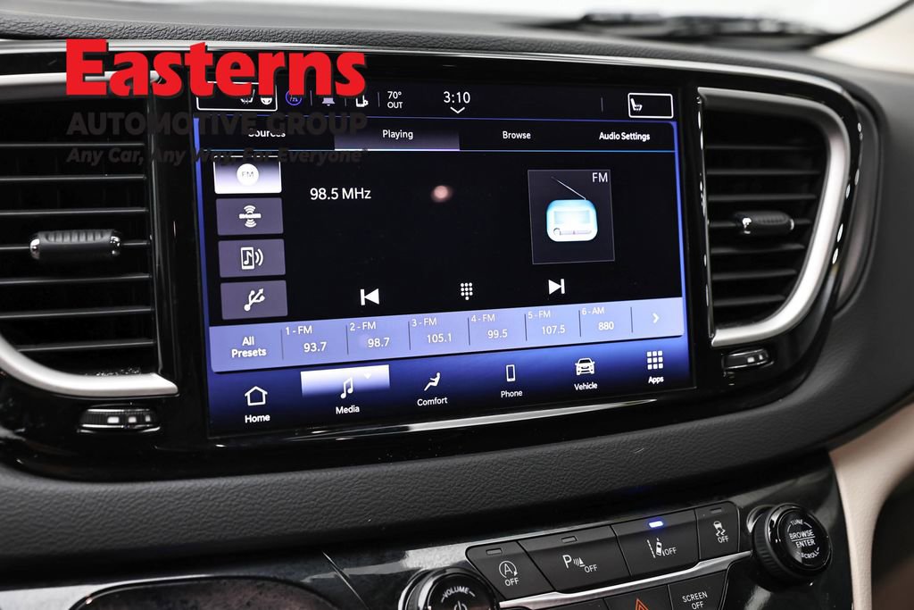 Used 2023 Chrysler Pacifica Touring-L FWD image 19