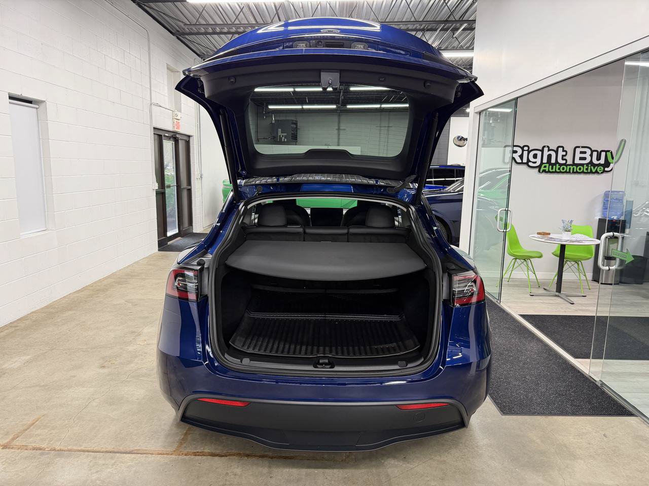Used 2024 Tesla Model Y Long Range AWD/4WD image 17