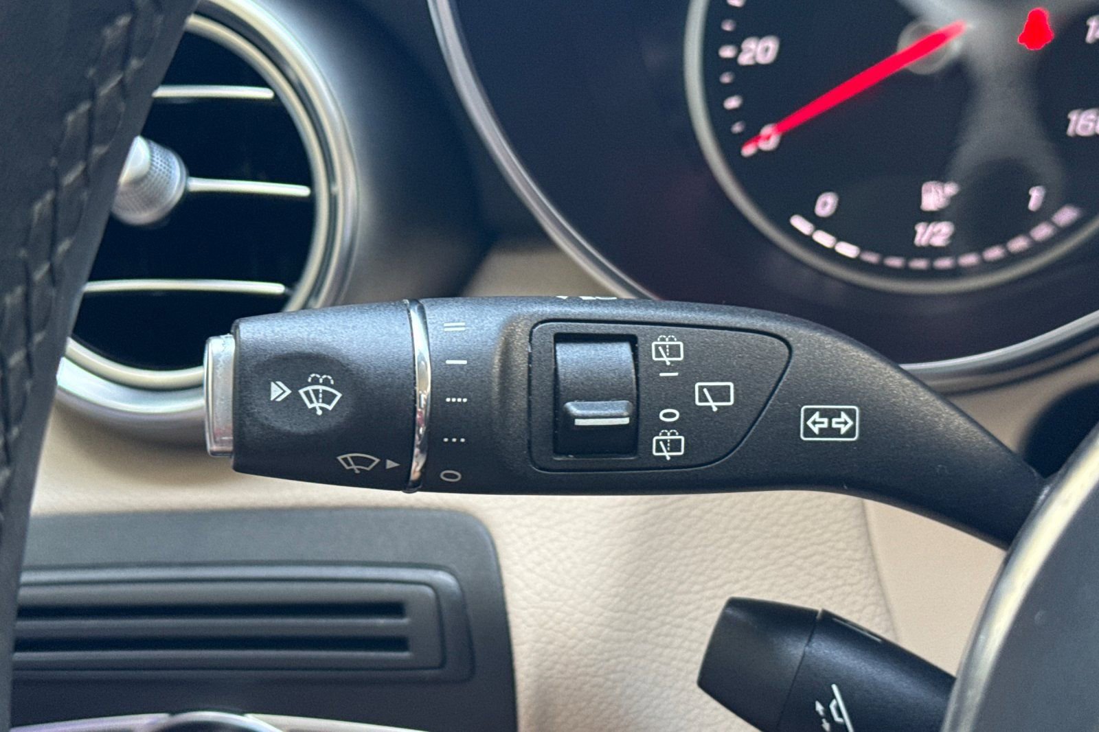 Used 2022 Mercedes-Benz GLC 300 4MATIC image 38