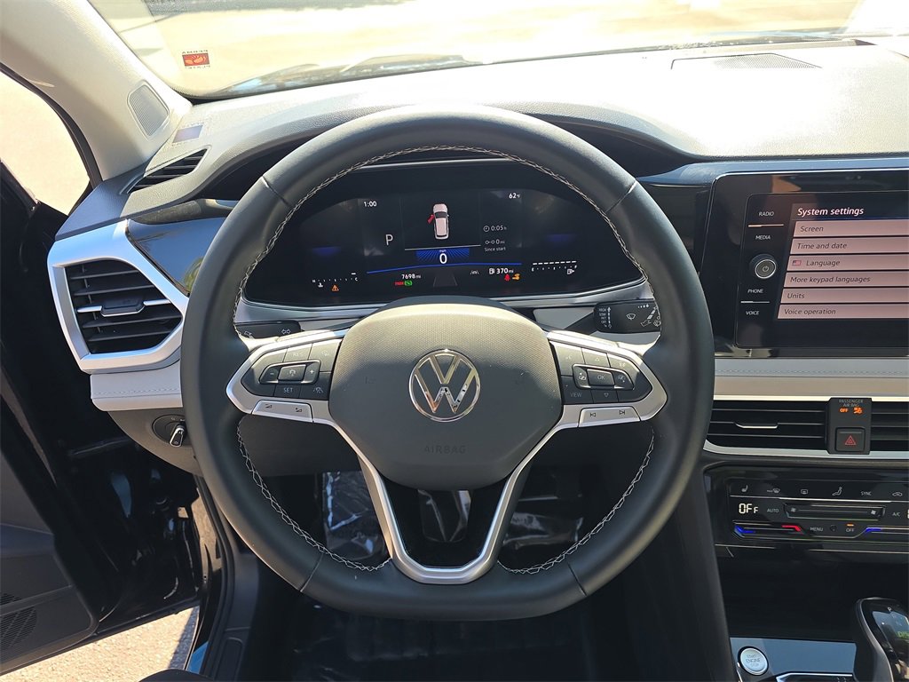 Used 2025 Volkswagen Taos SE image 25