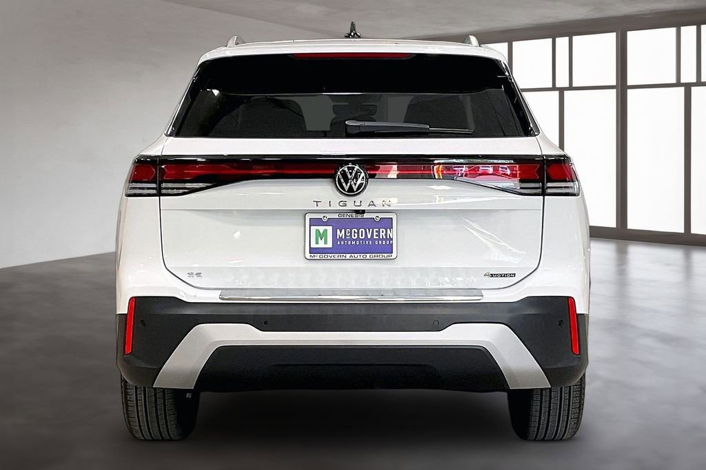 Used 2025 Volkswagen Tiguan SE AWD/4WD image 5