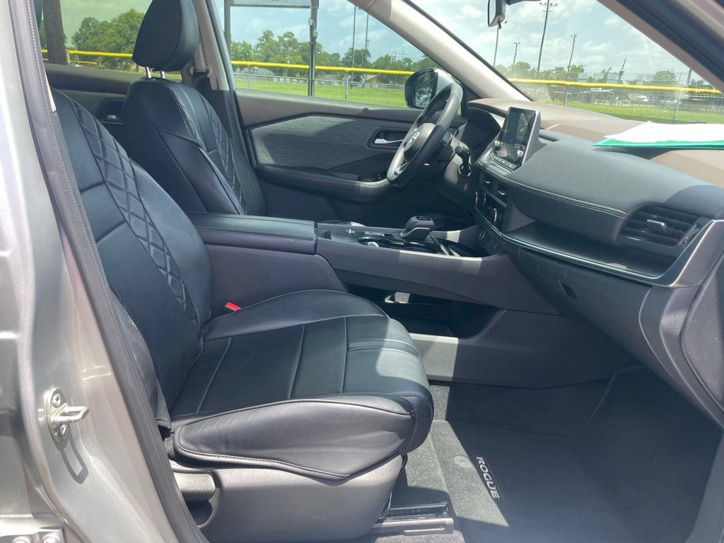 Used 2023 Nissan Rogue SV FWD image 17
