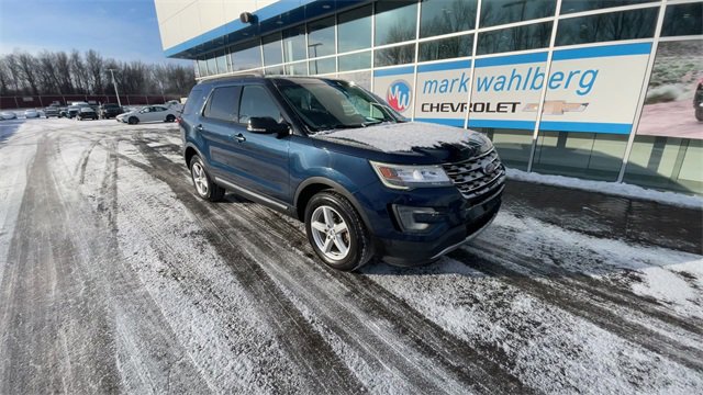 Used 2017 Ford Explorer XLT w/ Equipment Group 202A image 2