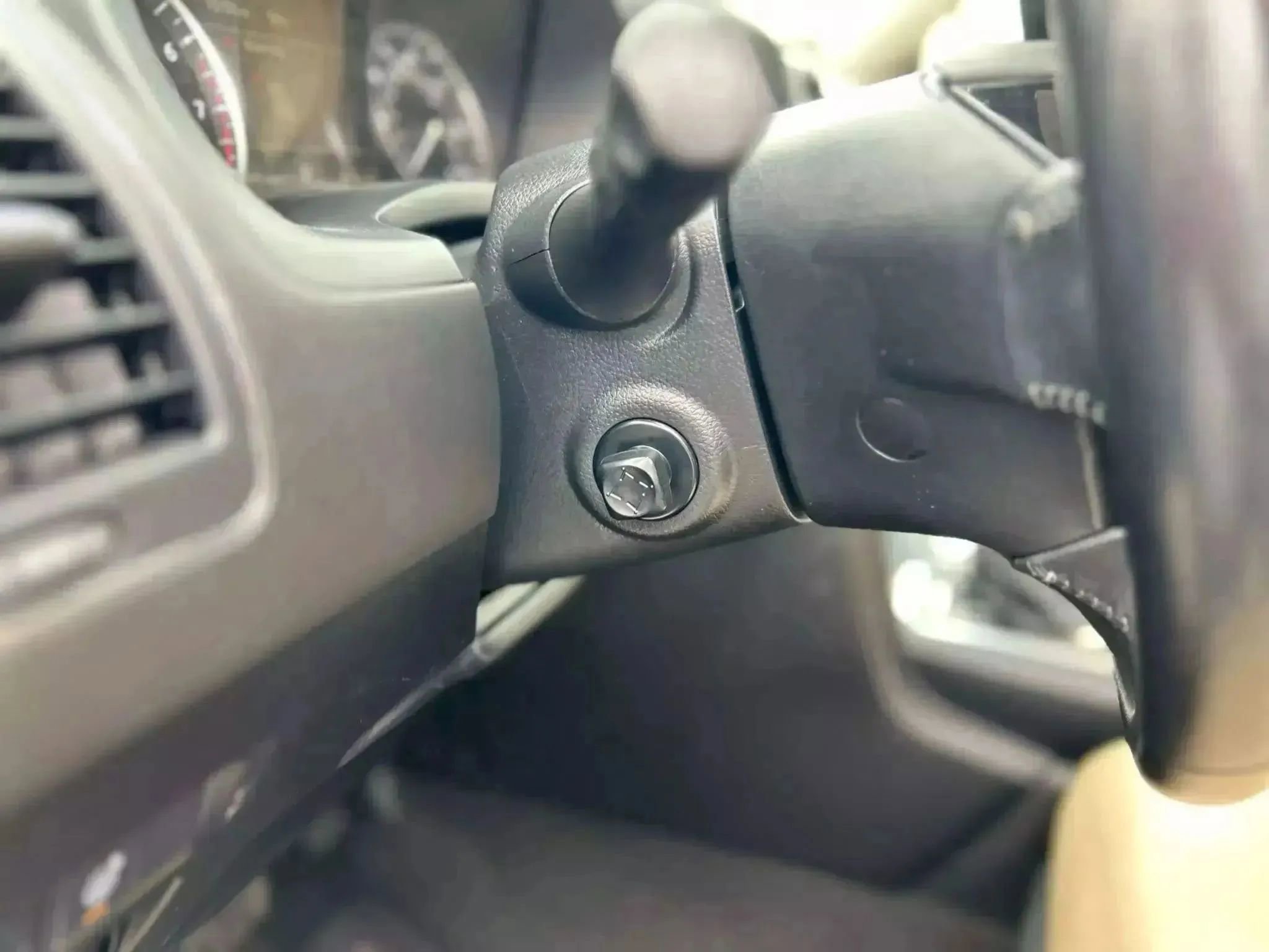 Used 2021 Nissan Armada SV w/ SV Appearance Package image 13