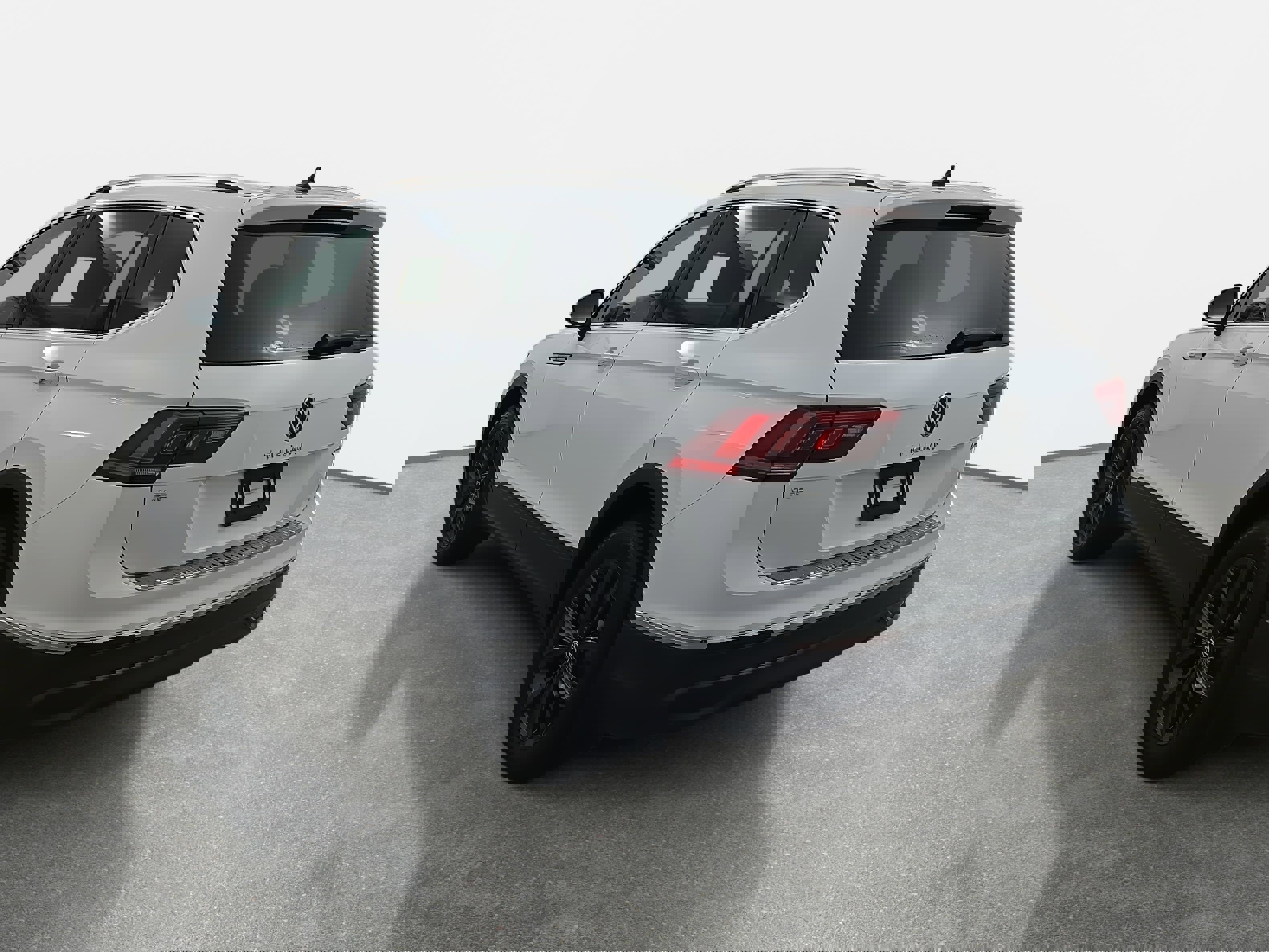 Certified 2022 Volkswagen Tiguan SE image 5