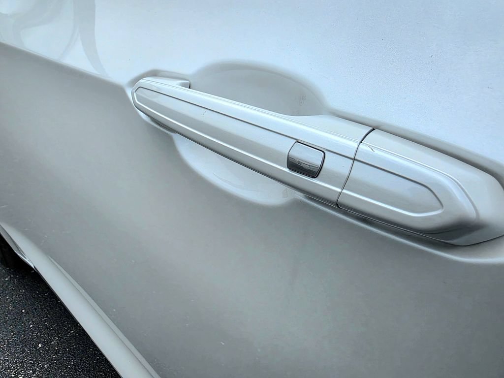 Used 2025 Cadillac XT6 Sport w/ LPO, Floor Liner Package AWD/4WD image 14