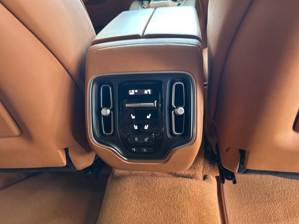 Used 2023 Aston Martin DBX image 30