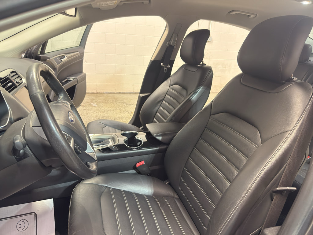 Used 2014 Ford Fusion SE w/ Equipment Group 202A FWD image 16