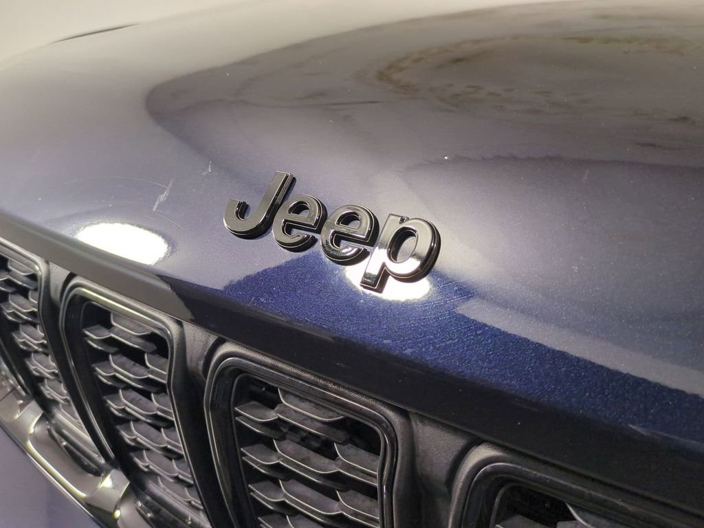 Used 2024 Jeep Grand Cherokee Limited w/ Black Appearance Package RWD image 13