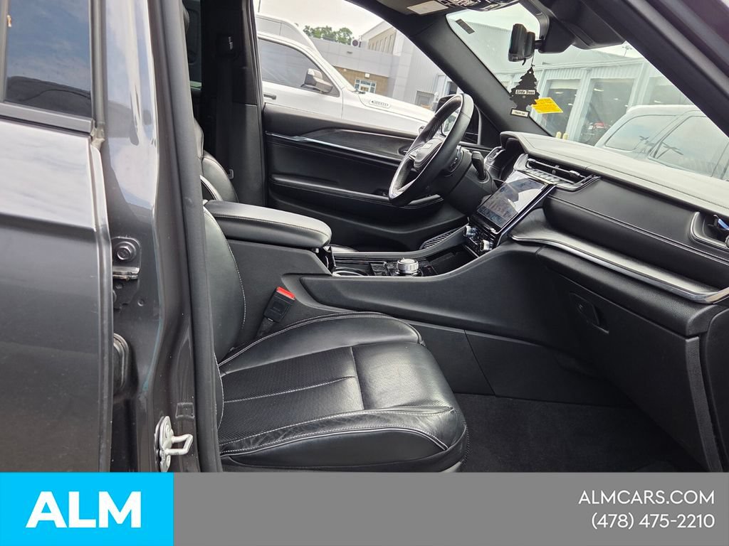 Used 2021 Jeep Grand Cherokee L Overland w/ Luxury Tech Group IV AWD/4WD image 14