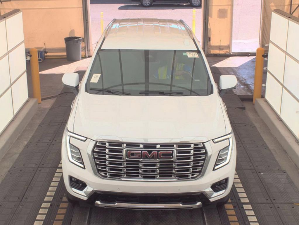 Used 2025 GMC Yukon Denali image 2