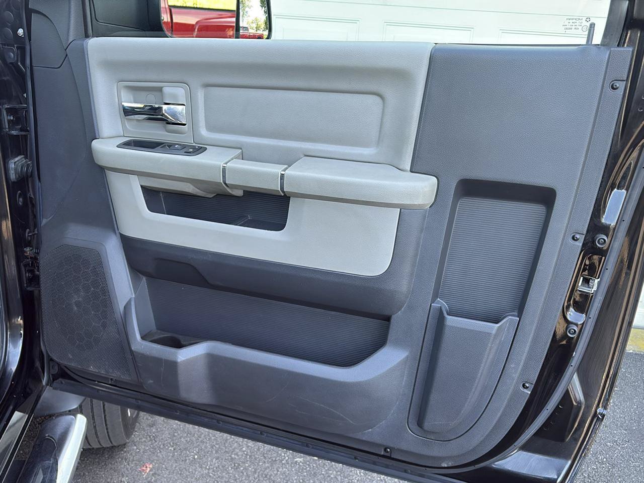 Used 2012 RAM 5500 SLT RWD image 12