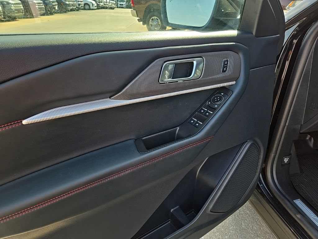 Used 2025 Ford Explorer ST-Line AWD/4WD image 32