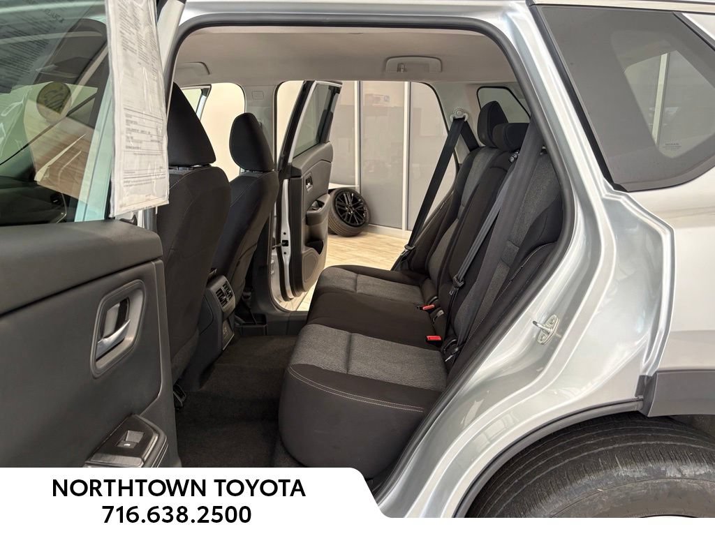 Used 2025 Nissan Rogue SV FWD image 19