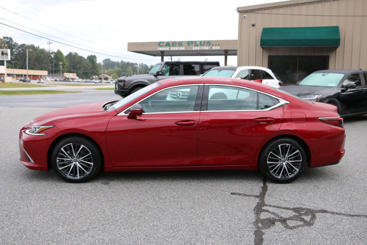 Used 2024 Lexus ES 350 w/ Premium Package image 2