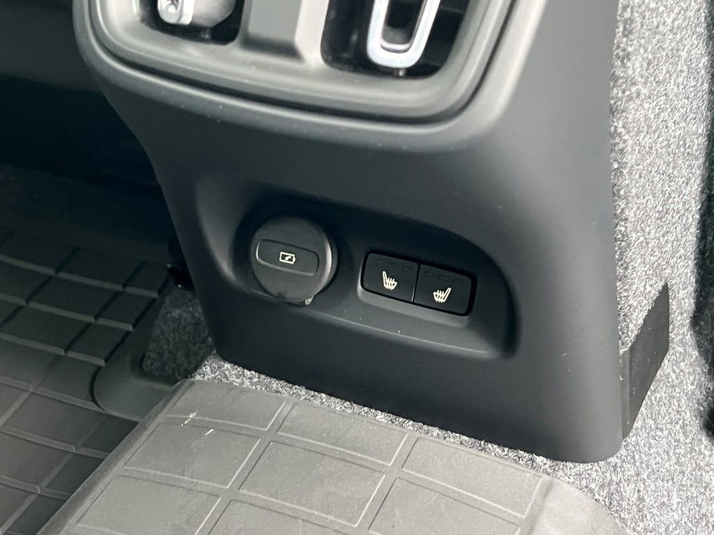 New 2026 Volvo XC40 B5 Ultra w/ Protection Package Premier image 12