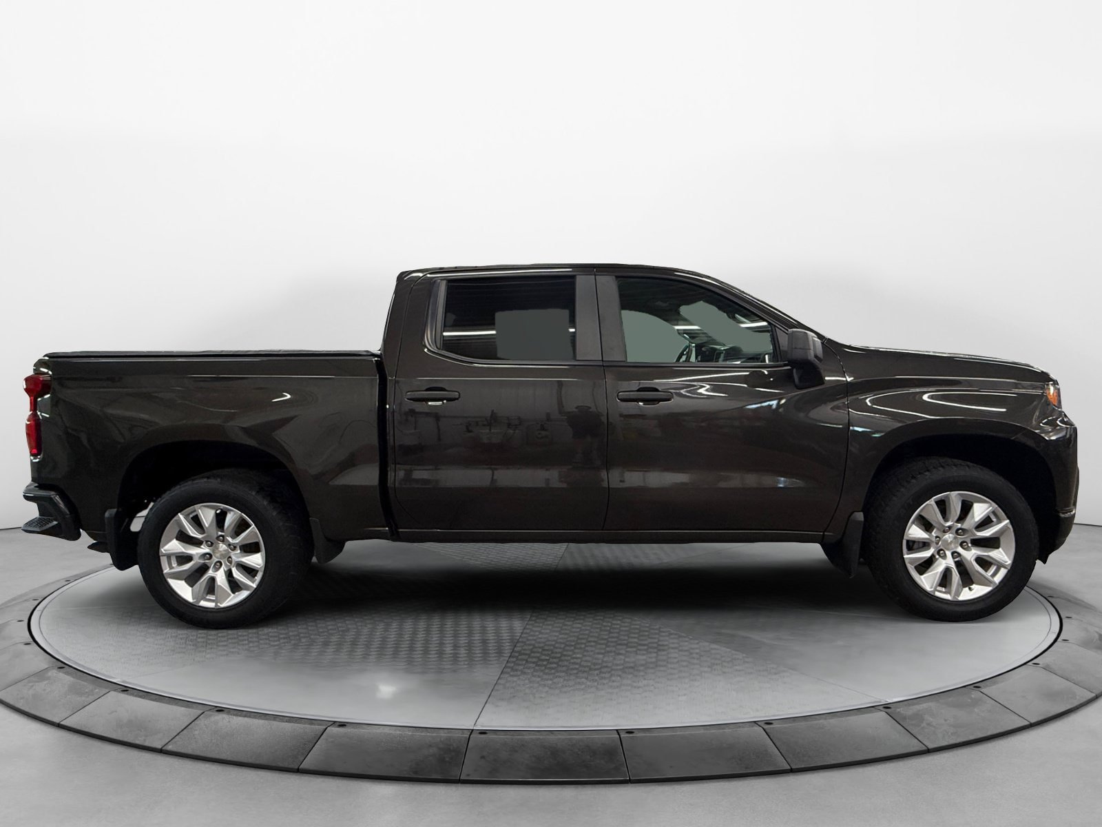 Used 2022 Chevrolet Silverado 1500 Custom w/ Safety Confidence Package AWD/4WD image 2