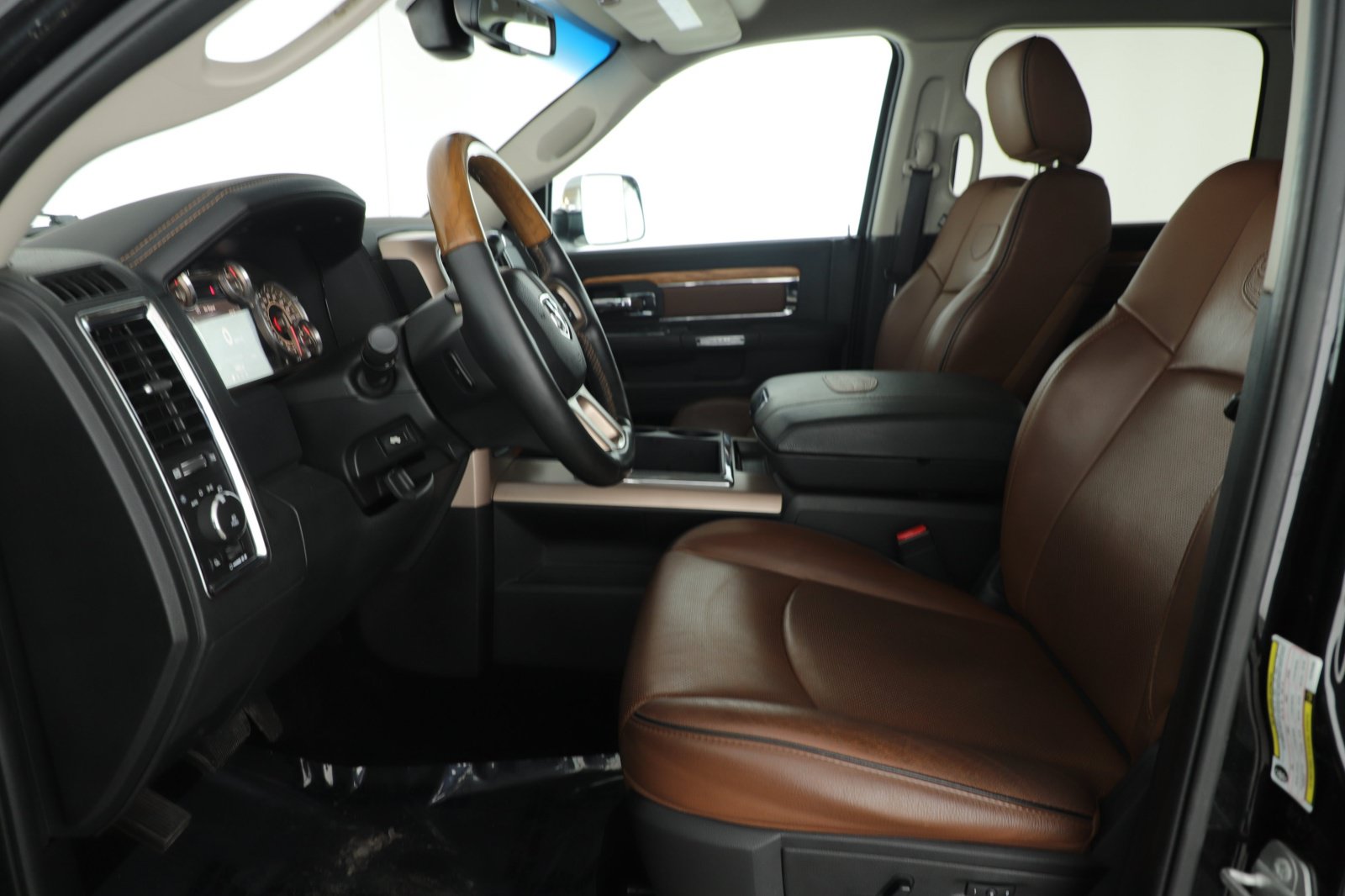 Used 2015 RAM 3500 Laramie Longhorn AWD/4WD image 10