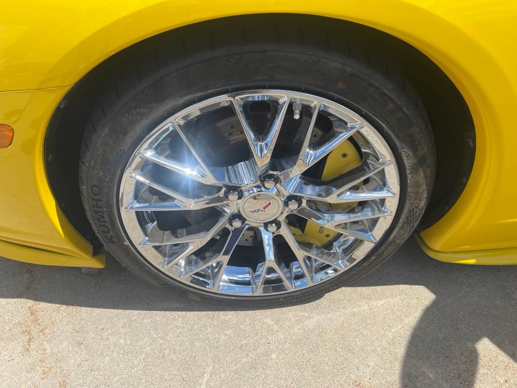 Used 2005 Chevrolet Corvette Convertible w/ Preferred Equipment Group RWD image 17