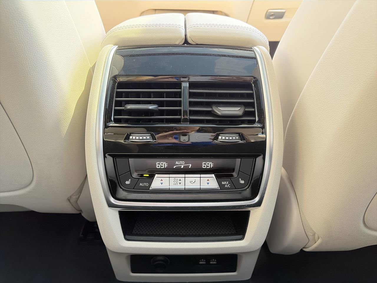 Certified 2025 BMW X7 M60i AWD/4WD image 29
