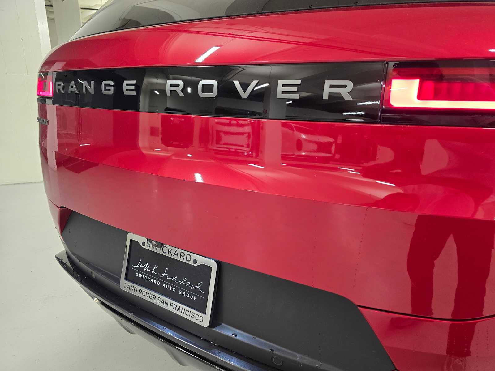 Used 2025 Land Rover Range Rover Sport image 16
