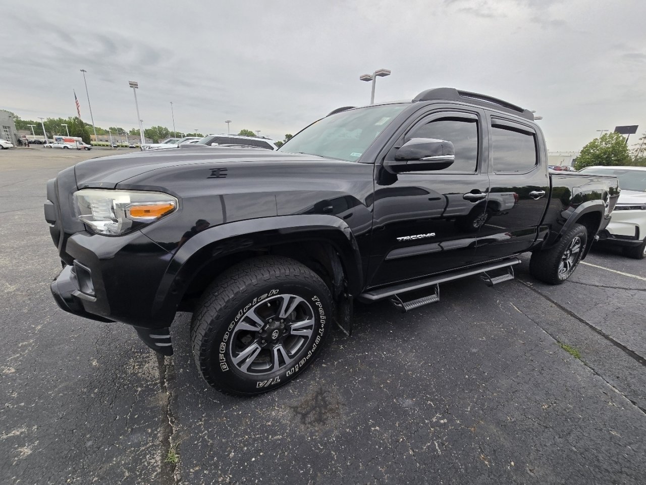 Used 2018 Toyota Tacoma TRD Sport w/ Technology Package AWD/4WD image 4