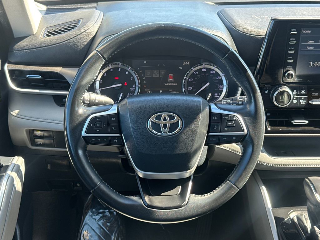 Used 2022 Toyota Highlander XLE AWD/4WD image 14