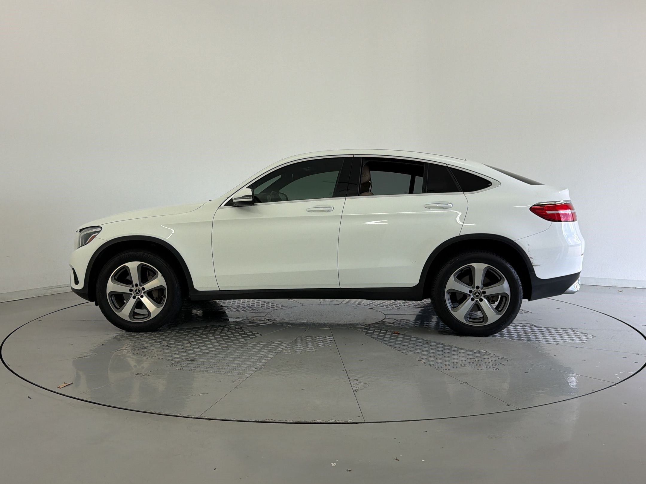 Used 2018 Mercedes-Benz GLC 300 4MATIC Coupe image 2