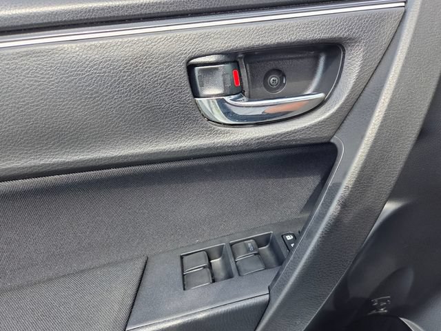 Used 2018 Toyota Corolla LE FWD image 30