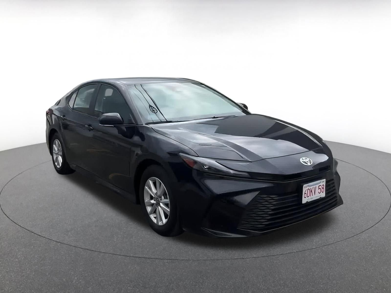 Used 2025 Toyota Camry LE image 3