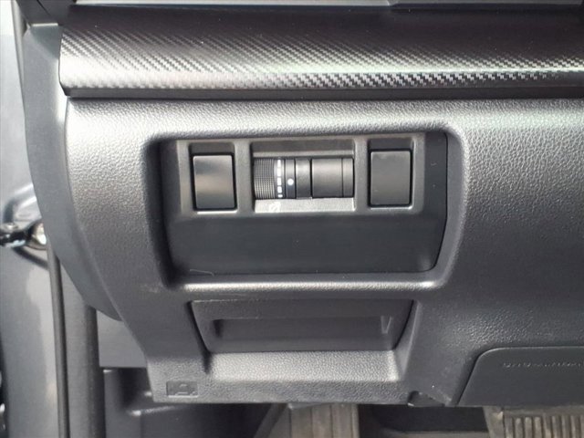 Used 2025 Subaru Crosstrek 2.0i Premium image 17