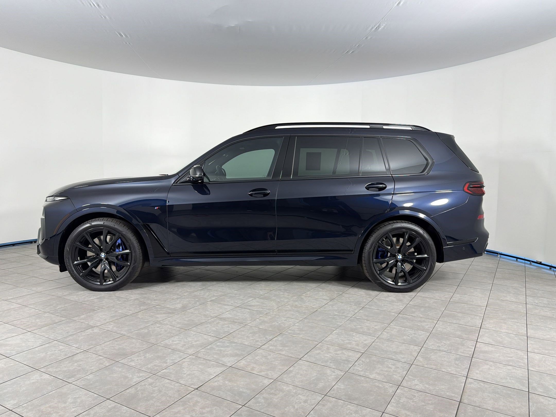 Certified 2025 BMW X7 M60i AWD/4WD image 2
