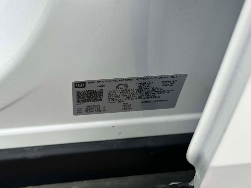 Used 2024 GMC Terrain SLT AWD/4WD image 18