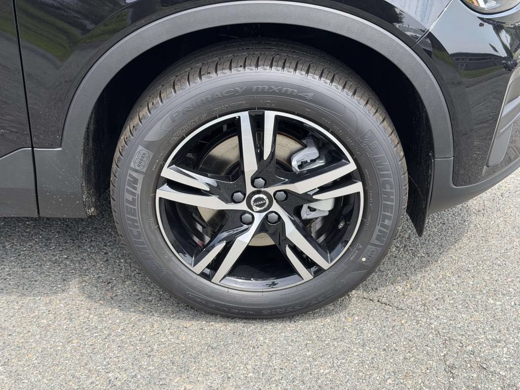 New 2026 Volvo XC40 B4 Core w/ Protection Package FWD image 24
